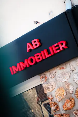 Nouvelle façade pour Orpi Poissy (78)